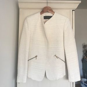 White blazer, polyester. Zara Basic.